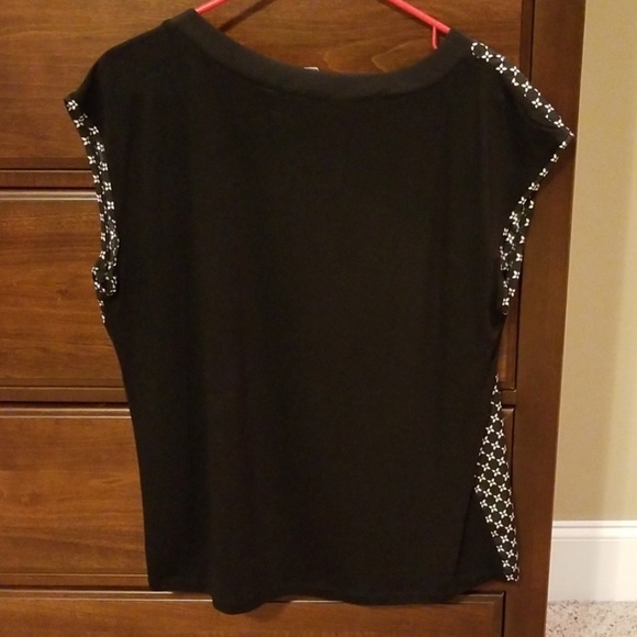 New York & Company top, black and white - Picture 2 of 3